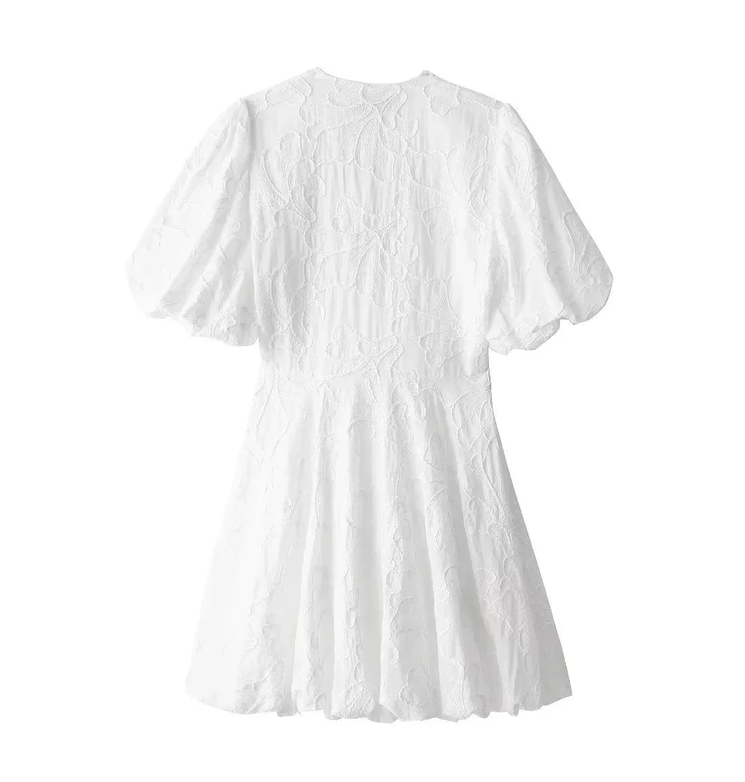 Mini Vestido Branco com Saia e Manga Bufante