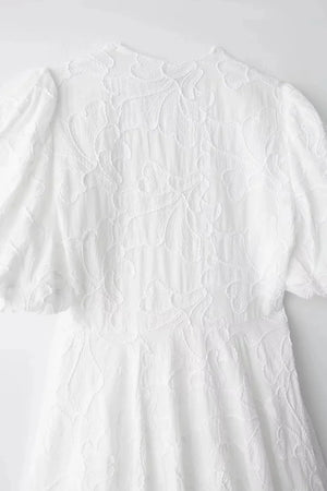 Mini Vestido Branco com Saia e Manga Bufante